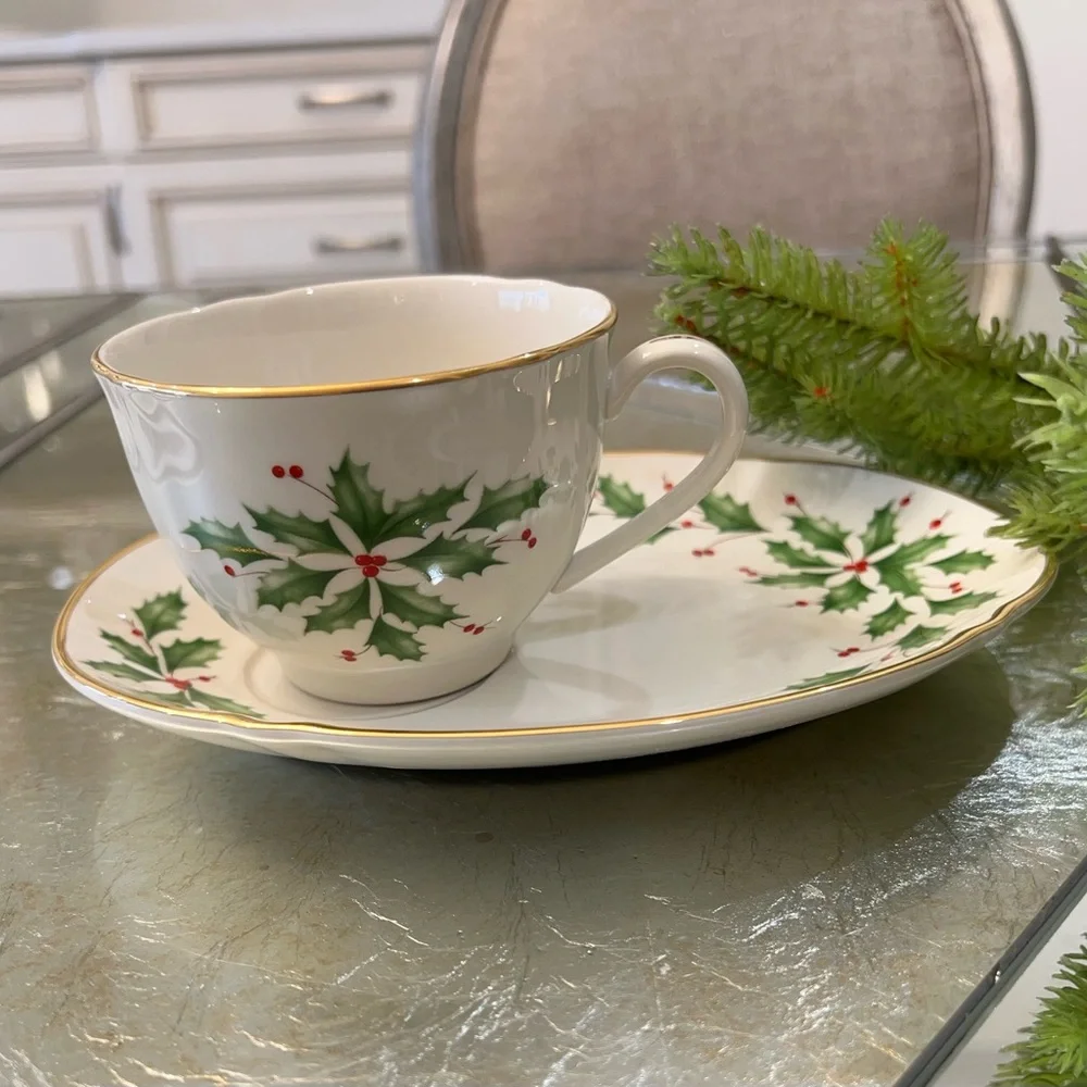 Lenox Holiday Fluted Cup and Dessert Plate Set - Picture 14 of 14